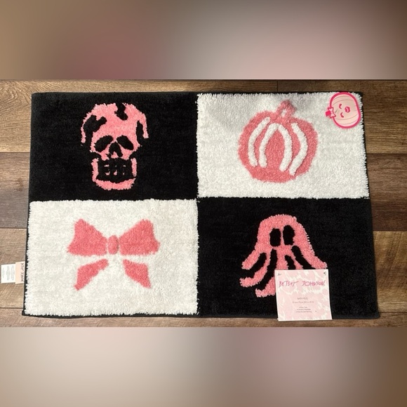 BETSEY JOHNSON HALLOWEEN BATH RUG - Picture 1 of 6